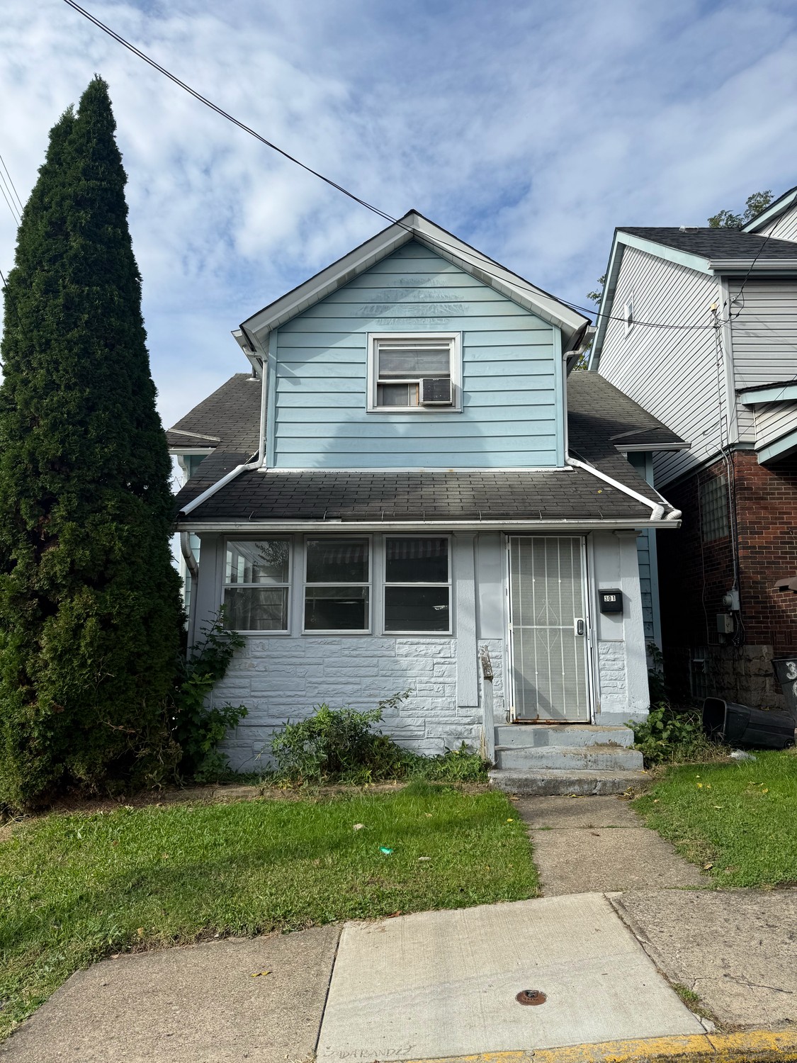 301 James STREET — photo 1