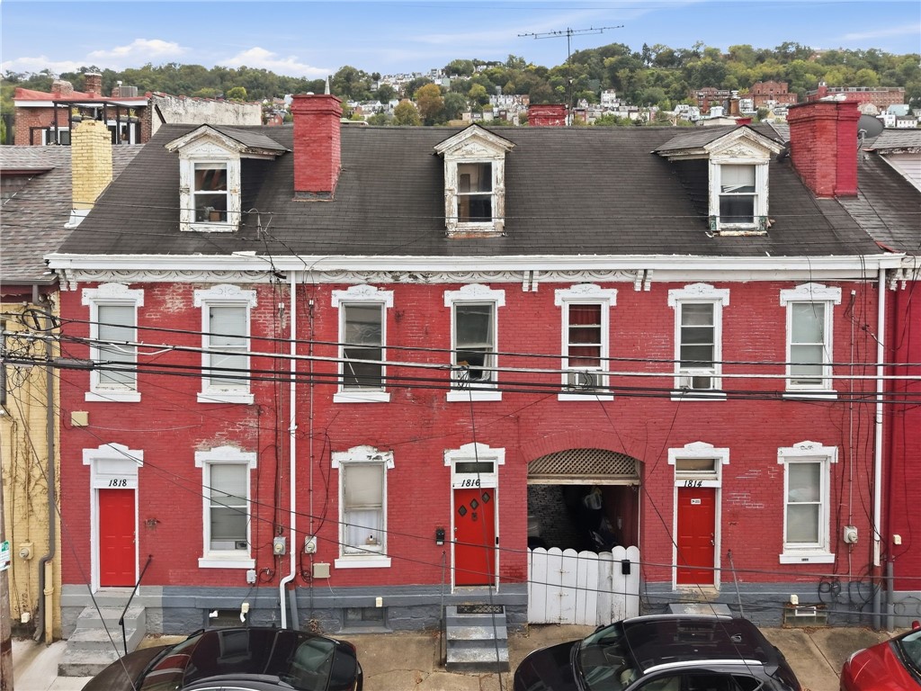 1814-1818 Carey Way — photo 1