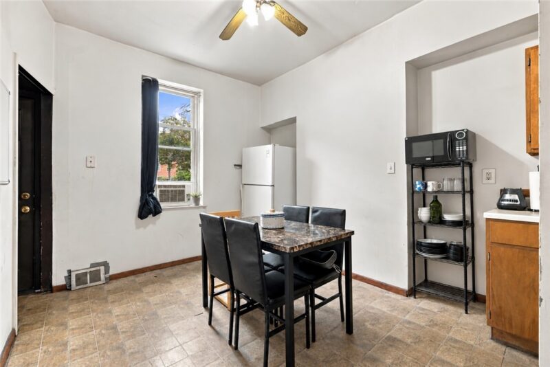 1814-1818 Carey Way — photo 4