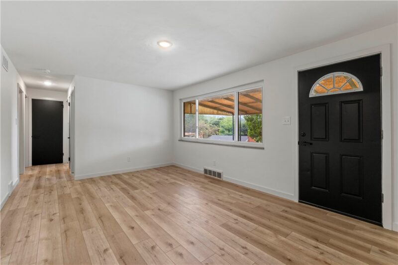 131 S Joslyn Dr — photo 3