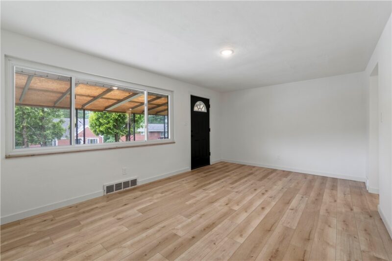 131 S Joslyn Dr — photo 4