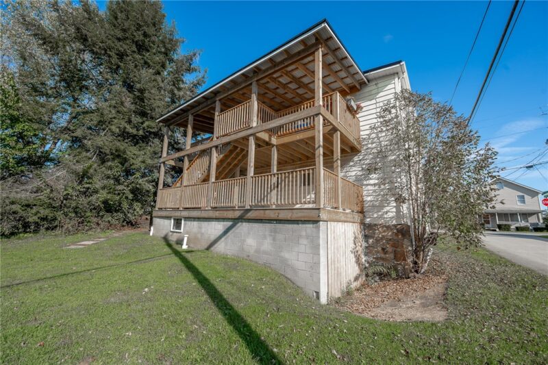411 Indiana Rd — photo 2