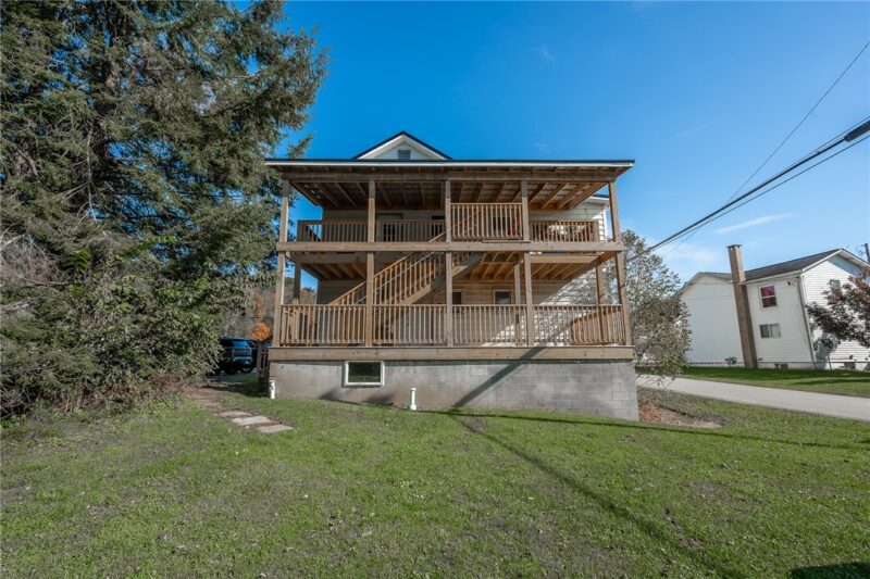 411 Indiana Rd — photo 3