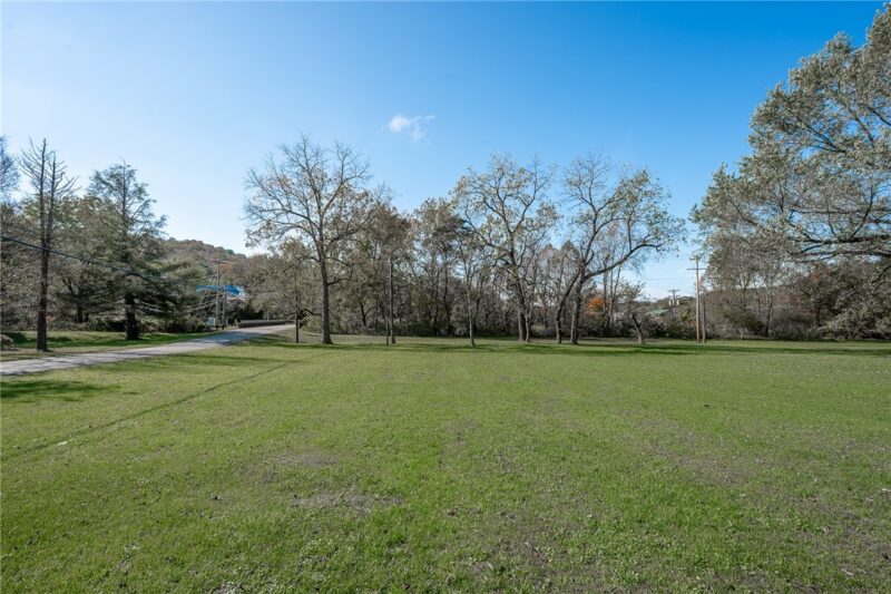 411 Indiana Rd — photo 4
