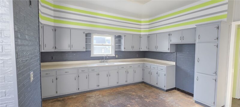 130 E Wallace Ave — photo 4