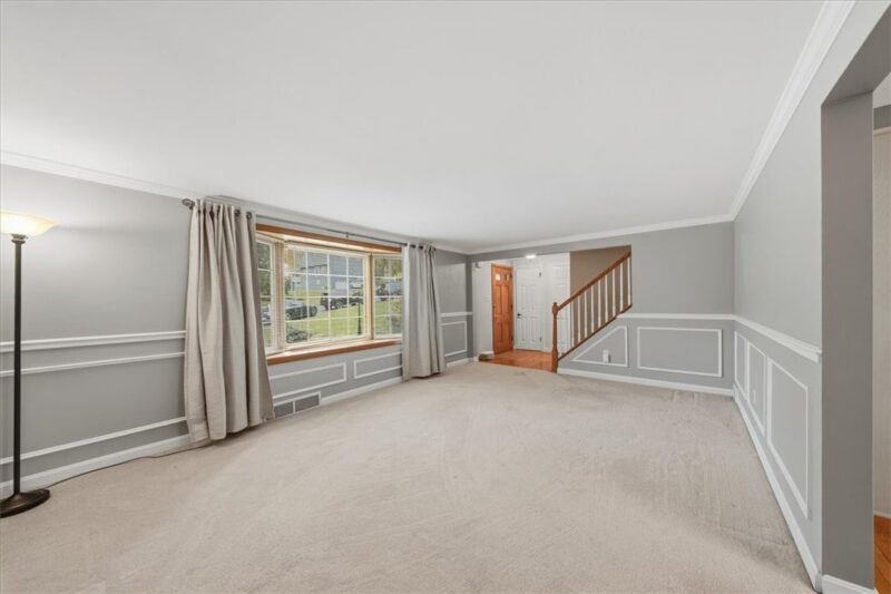 335 Catalina Dr — photo 4