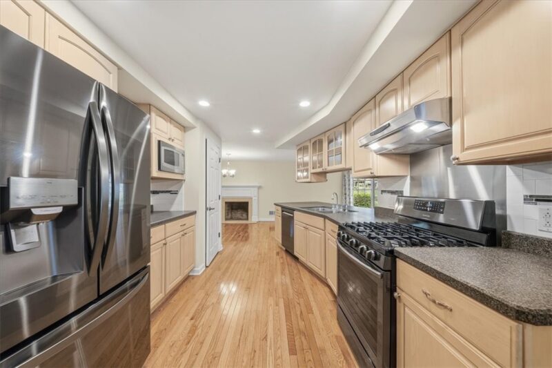 335 Catalina Dr — photo 8