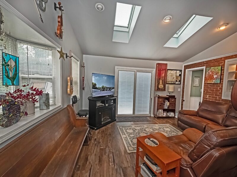 519 Nordeen DRIVE — photo 2