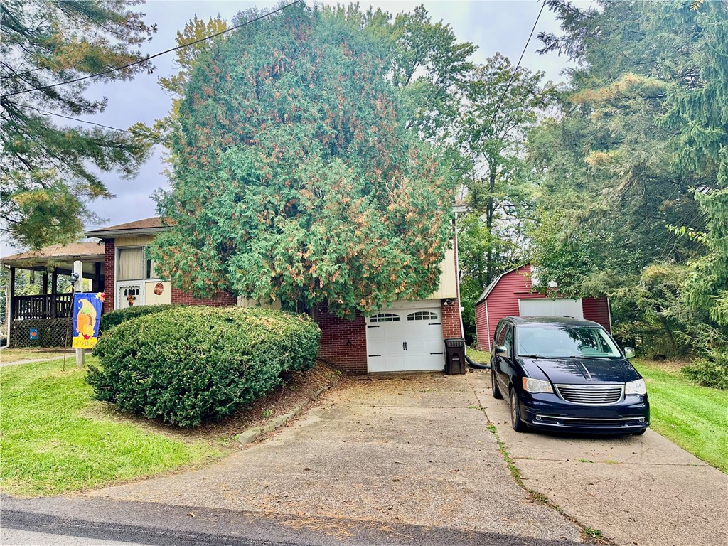 100 Surrey Drive — photo 1