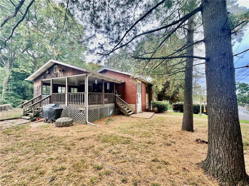 100 Surrey Drive — photo 2