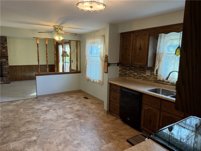 1041 Evergreen Dr — photo 3