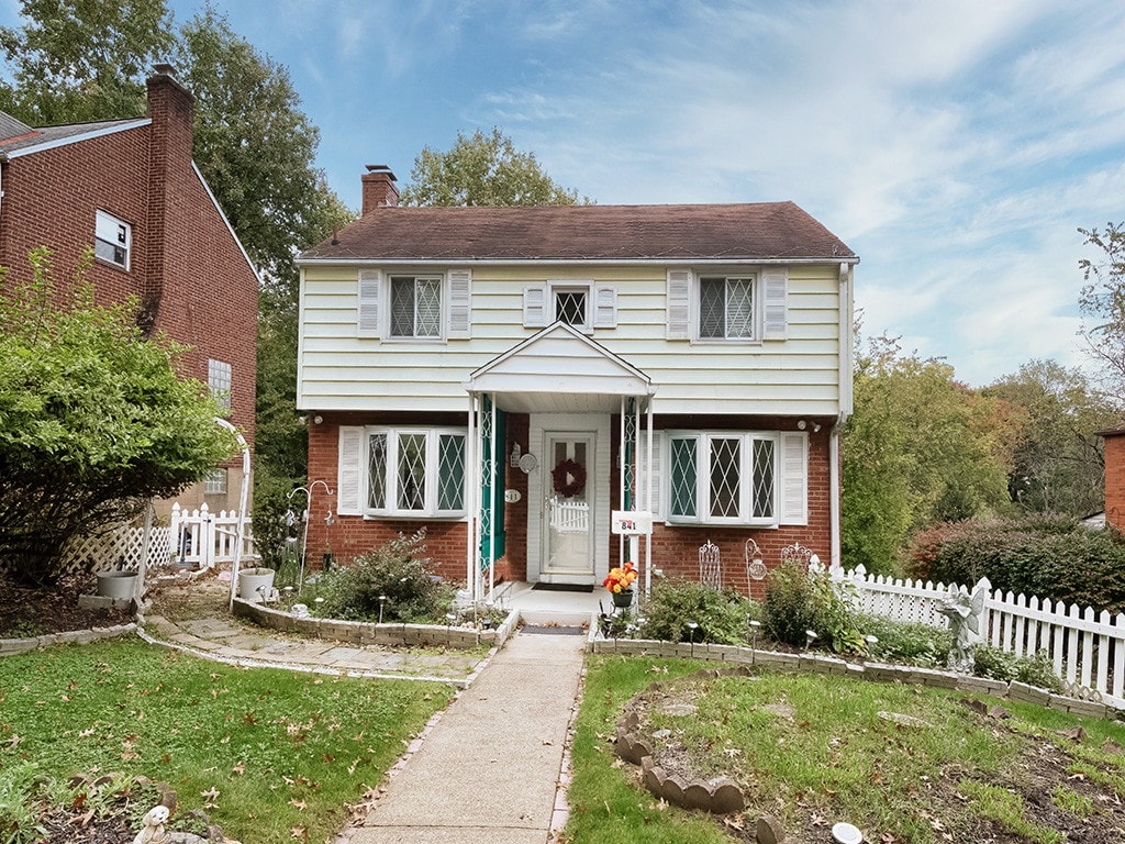 841 Hawthorne DRIVE — photo 1