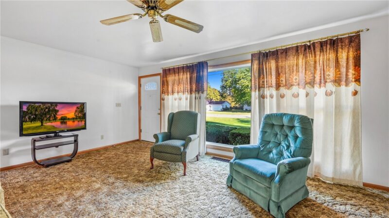 1766 Woodside Dr — photo 5
