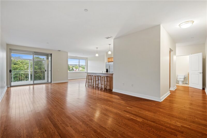 5570 Centre Ave 206 — photo 2