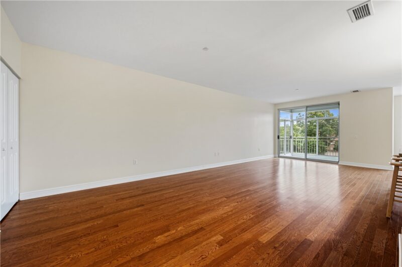 5570 Centre Ave 206 — photo 3