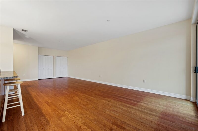 5570 Centre Ave 206 — photo 4
