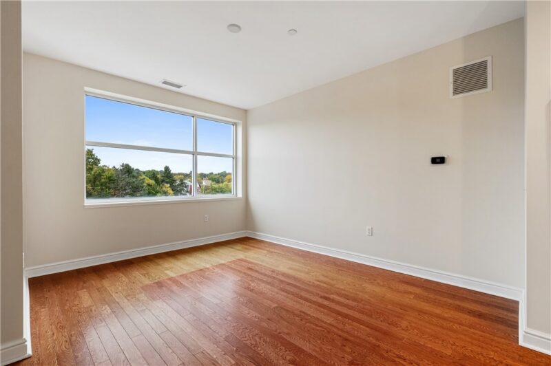 5570 Centre Ave 206 — photo 8
