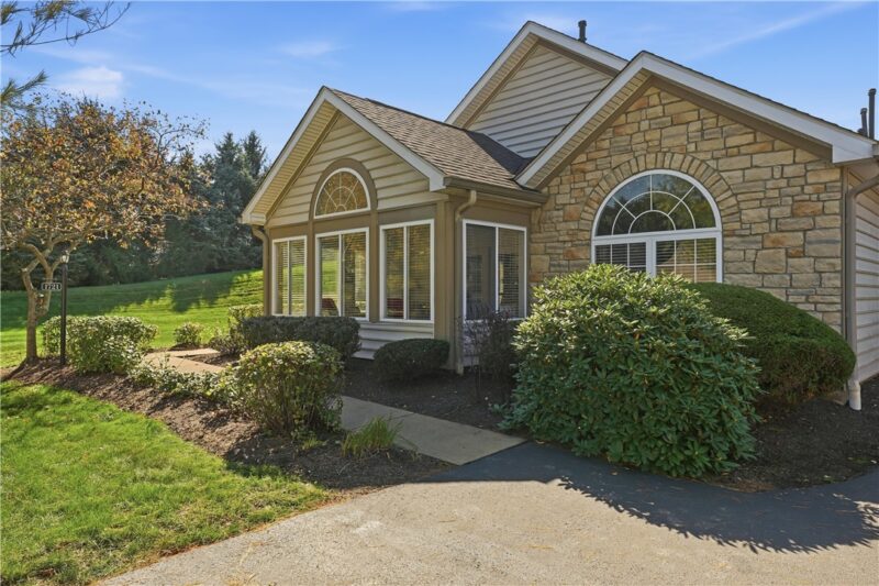1721 Heather Heights Drive — photo 2