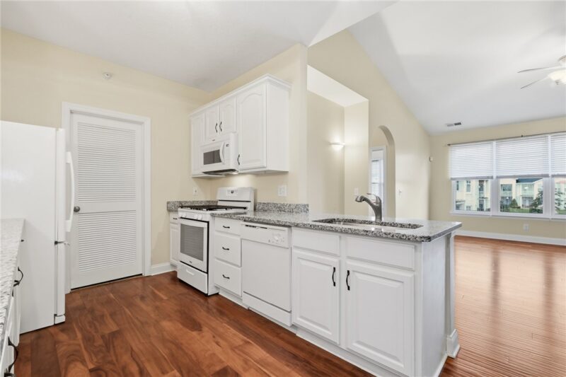 246 Adams Pointe Blvd 5 — photo 8