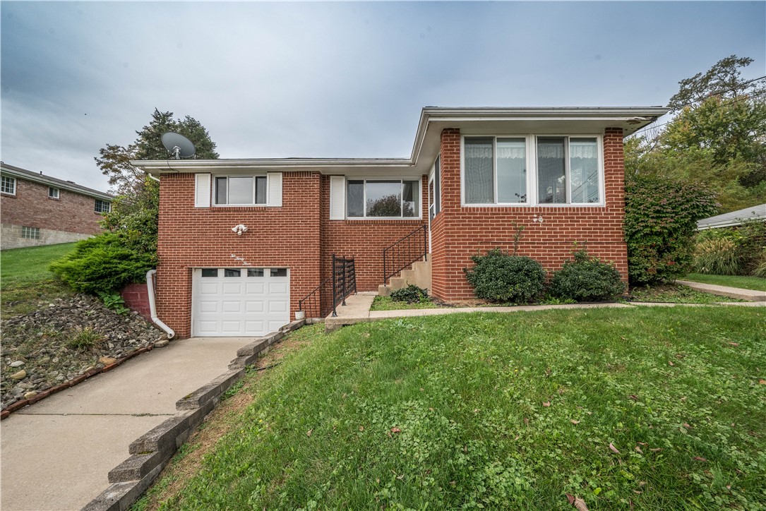 233 Dennis St — photo 1