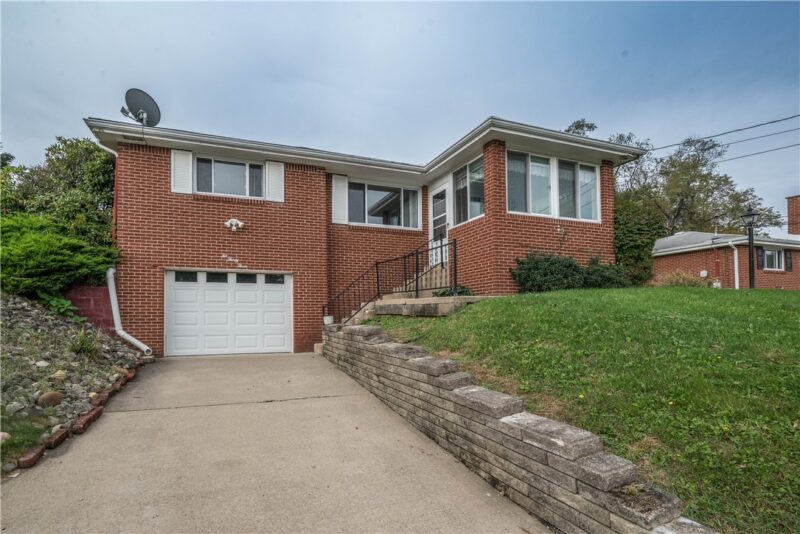 233 Dennis St — photo 2