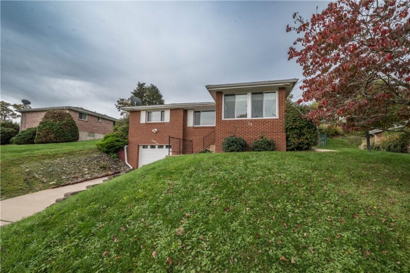 233 Dennis St — photo 3