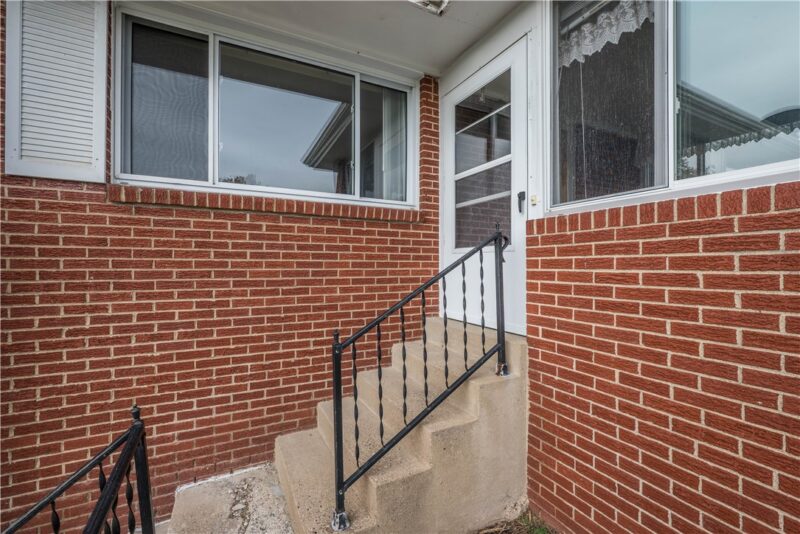 233 Dennis St — photo 4