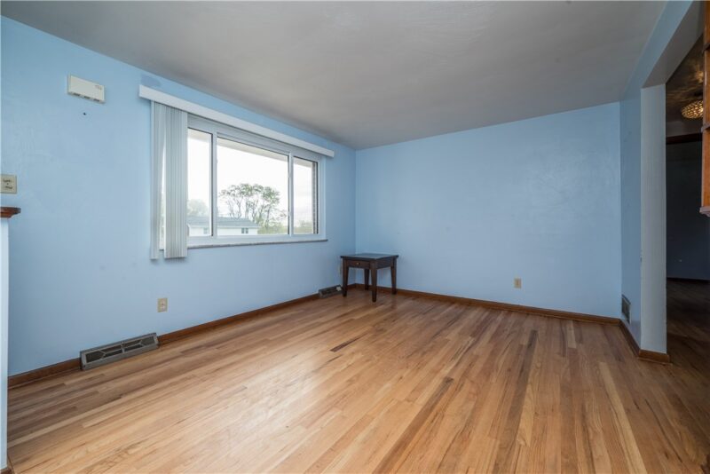 233 Dennis St — photo 7