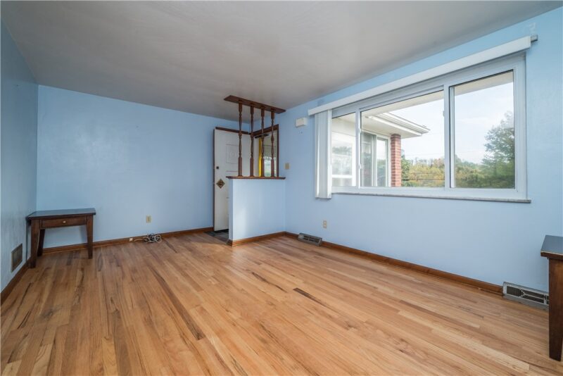 233 Dennis St — photo 8