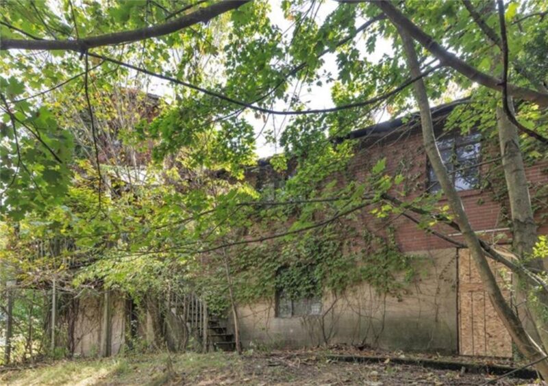 2241 Laketon Rd — photo 4