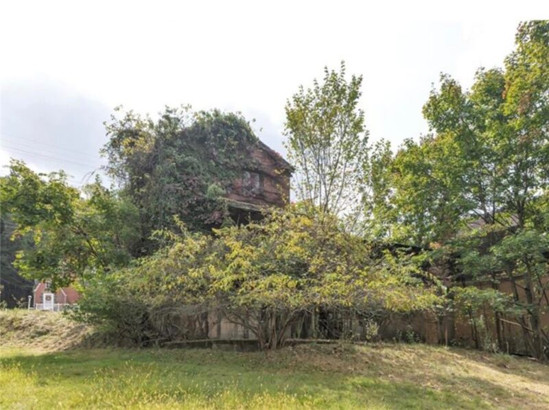 2241 Laketon Rd — photo 5