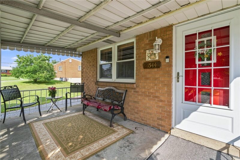 1544 Loretta Dr — photo 2