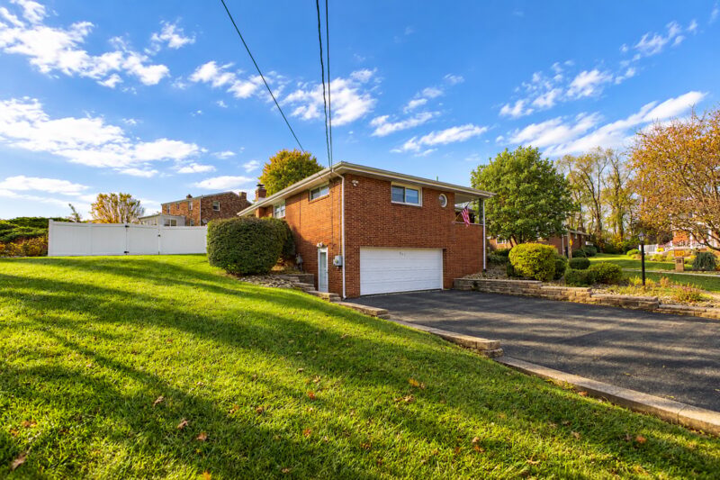 561 Hemlock STREET — photo 3