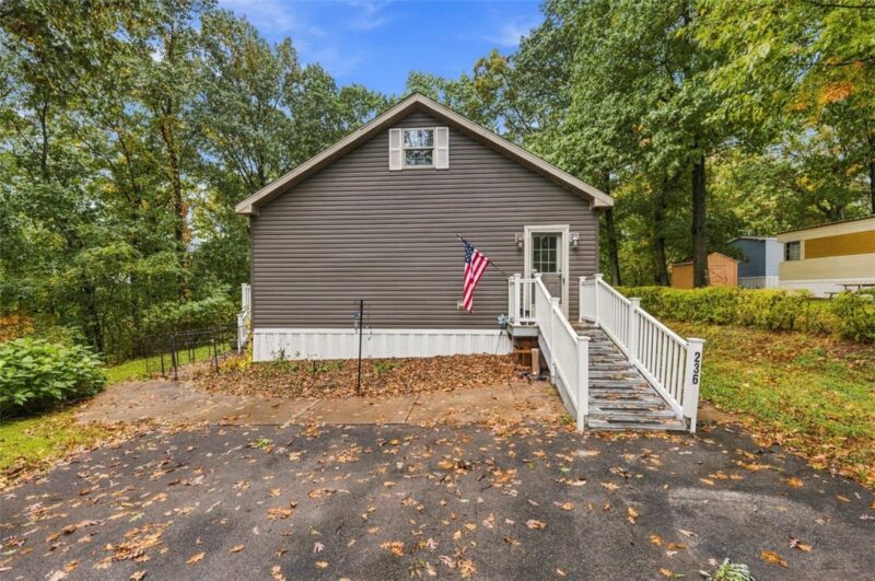 236 Willow Court — photo 3