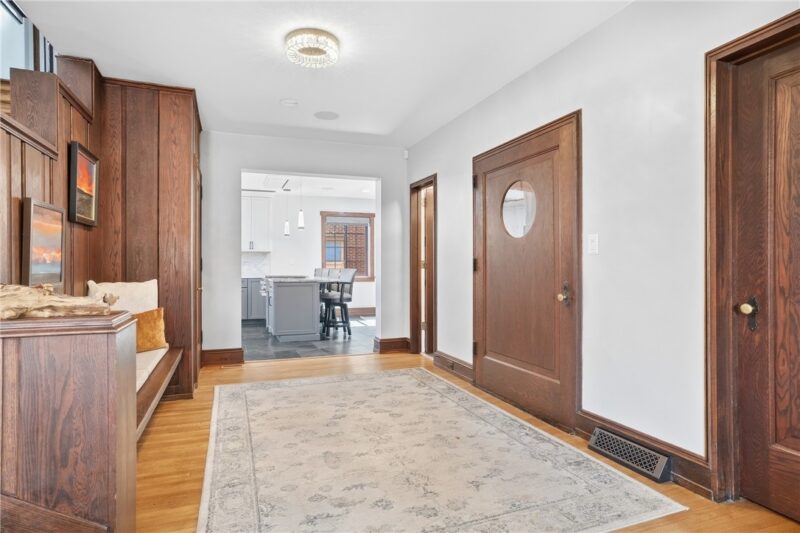 340 Insurance St — photo 5