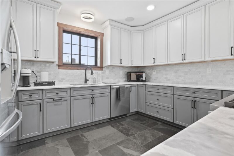 340 Insurance St — photo 7