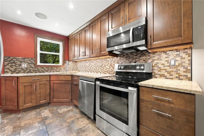8058 Manville Dr — photo 2