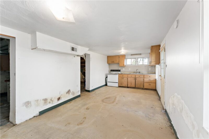 1356 Spencer Ave — photo 4
