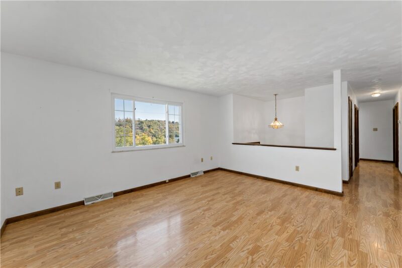 1356 Spencer Ave — photo 3