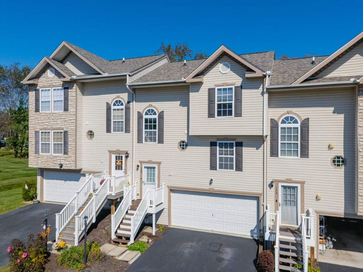 123 Manor View Drive — photo 1