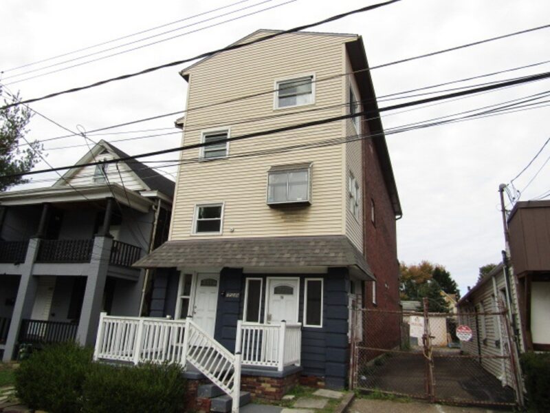 7529 Roslyn St — photo 2