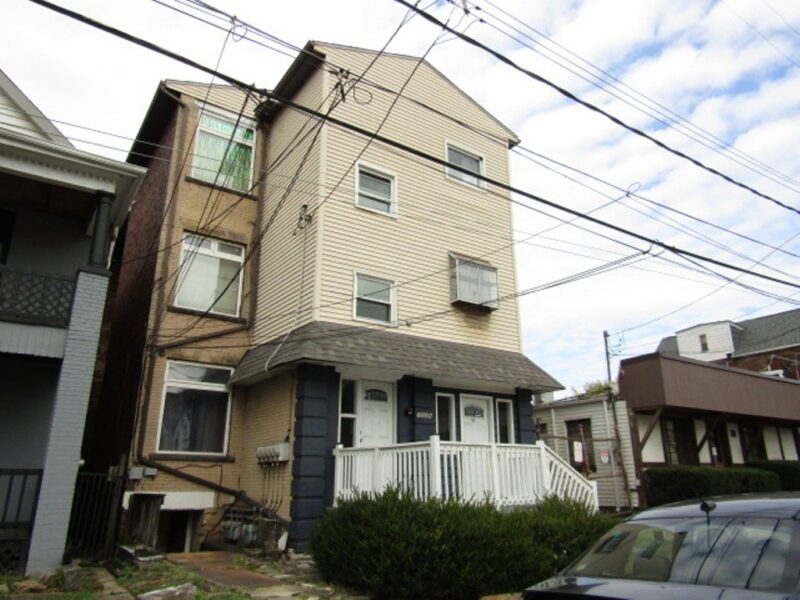 7529 Roslyn St — photo 3