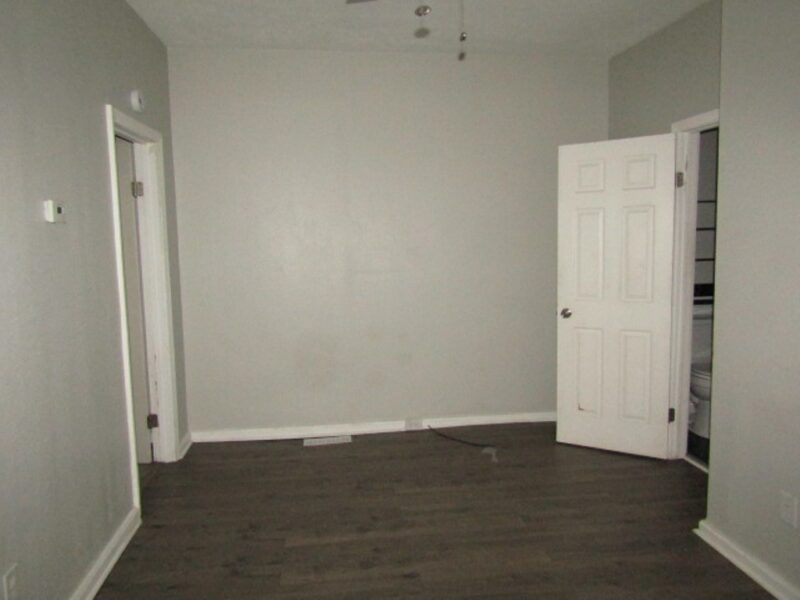 7529 Roslyn St — photo 6
