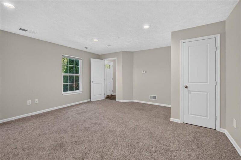 228 Thornapple Ln — photo 8