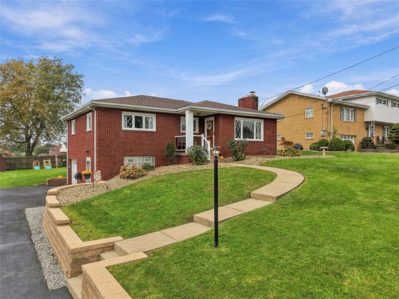 221 Locust Ave — photo 2