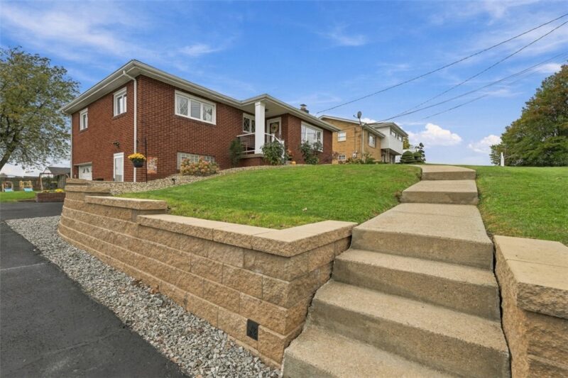 221 Locust Ave — photo 3