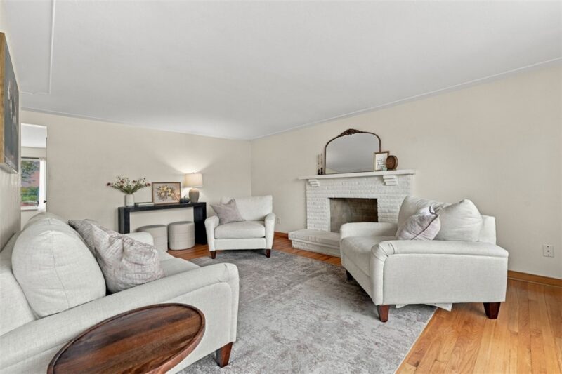 221 Locust Ave — photo 8