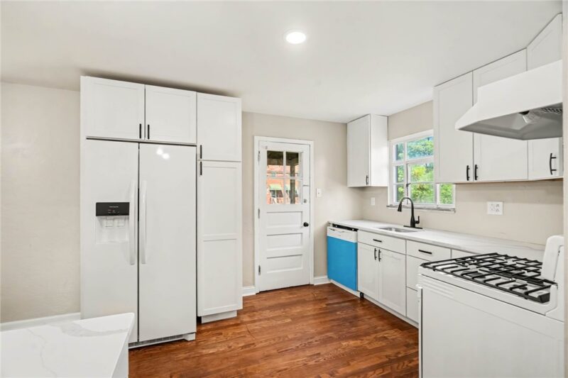 110 Miller Ave — photo 8