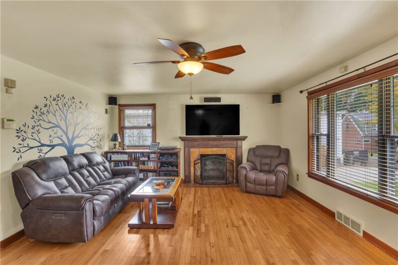 817 Lakeview Dr — photo 5