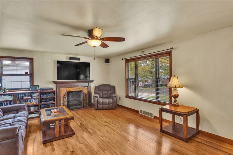 817 Lakeview Dr — photo 6